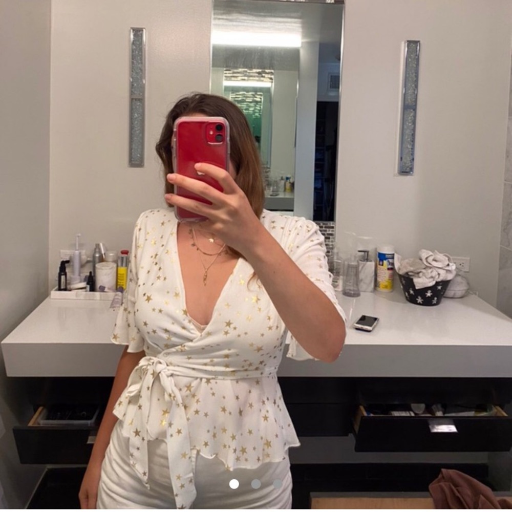 white star print wrap top